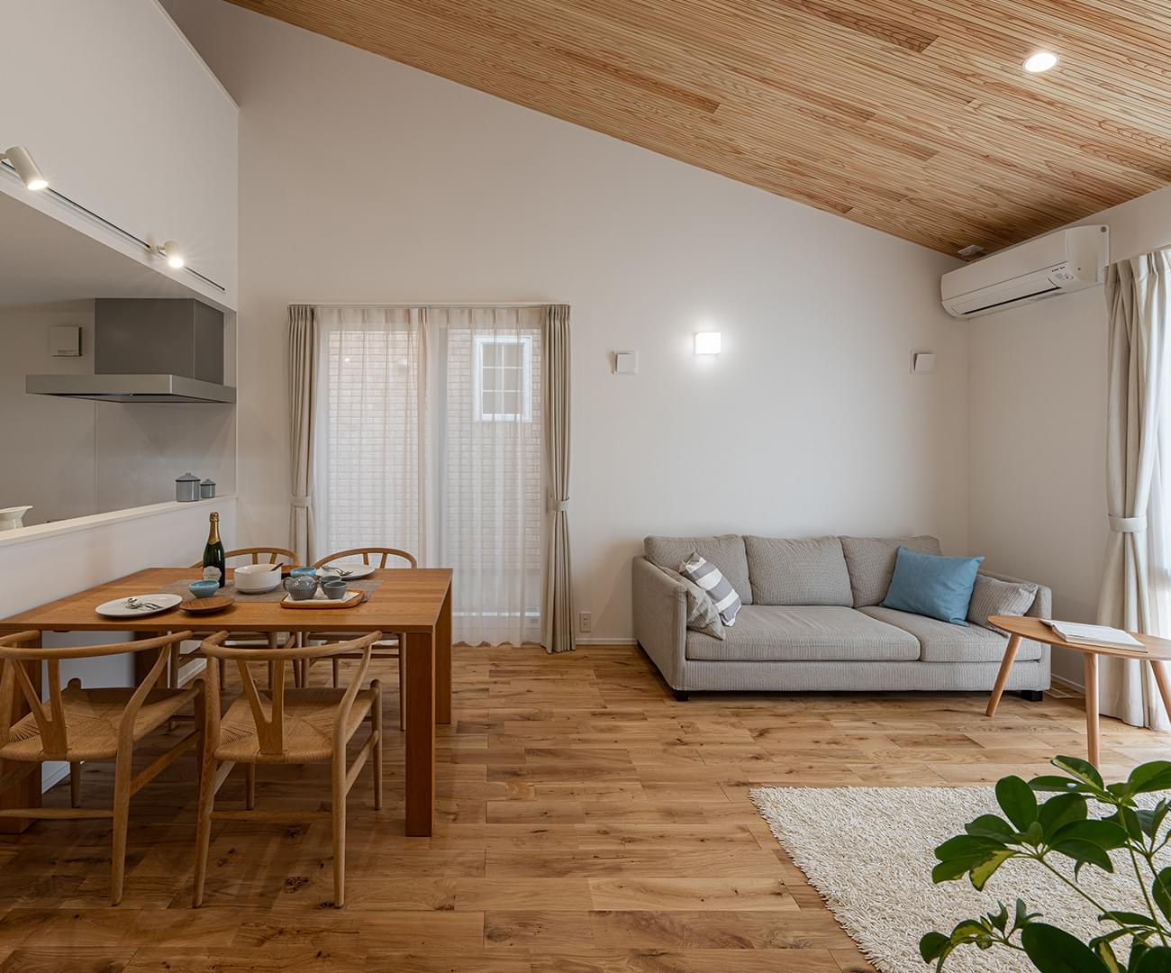 一年を通じた快適性と天然木のぬくもりが調和する住まい