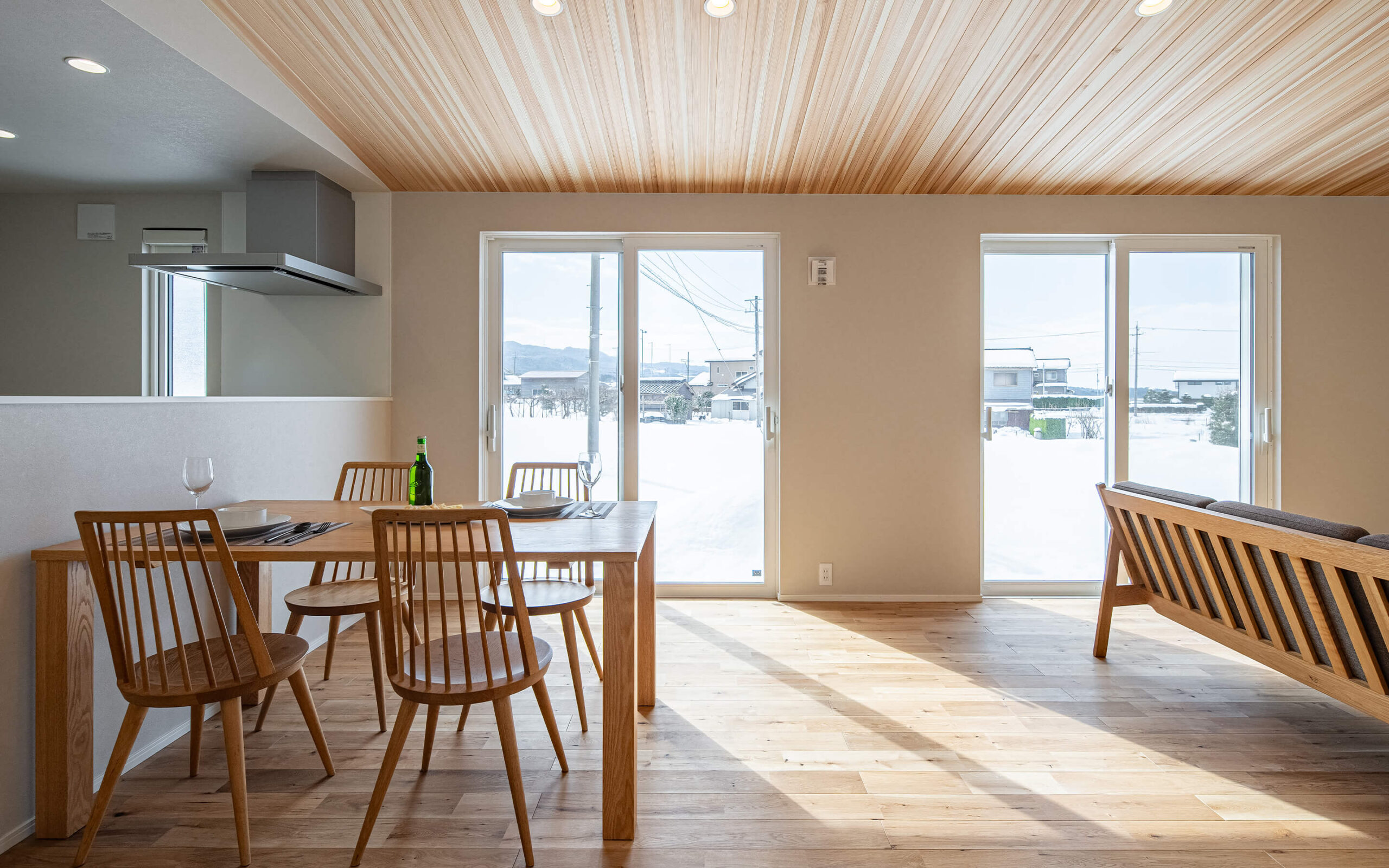 光に包まれた、開放感あふれる平屋の住まい